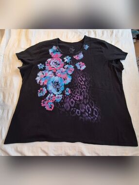 Just My Size women's 5X black short sleeve shirt, flower design sparkly pink